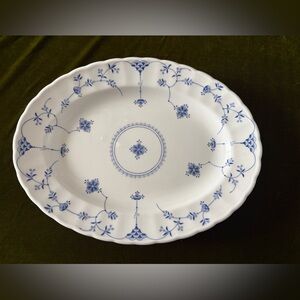 Set of two oval serving’s platters in classic blue and white “Finlandia” pattern